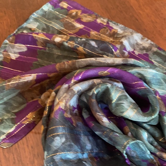 Lovely designer floral pattern multicolored scarf - Picture 10 of 10